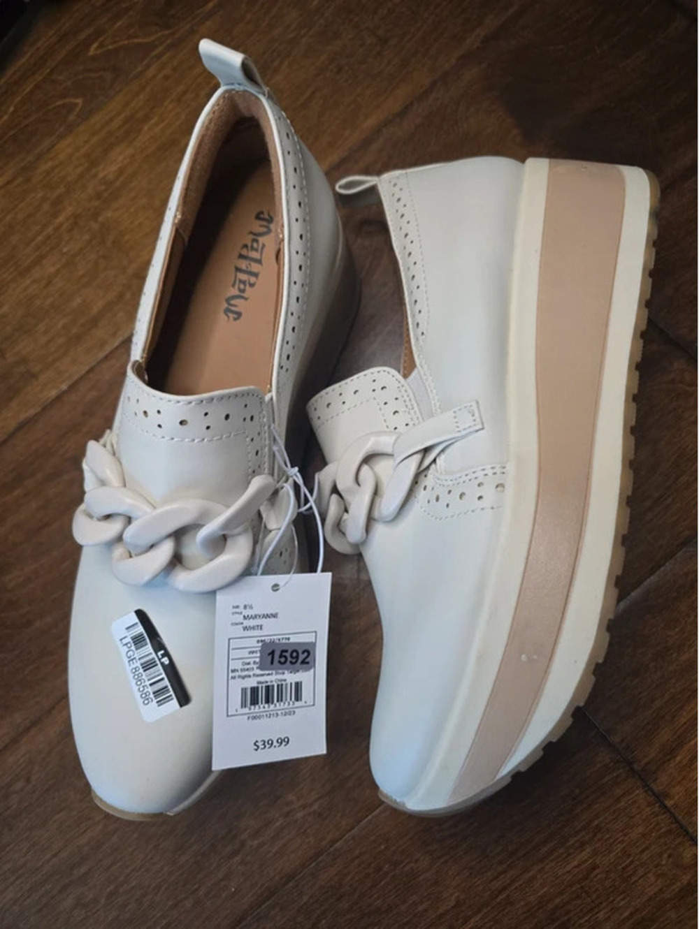 Women's 8.5 brand new shoes from mad love item. 1592 box, 18